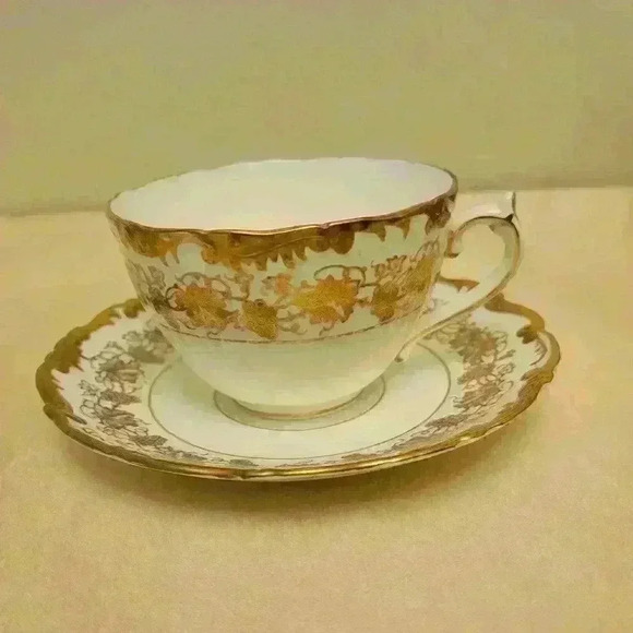 Coalport Hazelton -Footed Tea Cup and Saucer Set (4) - Picture 3 of 5